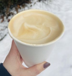 Hafer Milch latte zum mitnehmen  at Kaffee Zeit Raum in Berlin