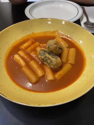 Tteokbbokki with 2 Kimmalis(vegan! Kimmali is mini seaweed + glassnoodle fried)  at Ondo Korean Kitchen in Porto