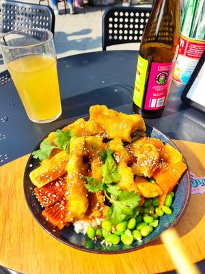 Bowl z boczniakiem i maniokiem. at Honolulu Wise Food in Gdynia