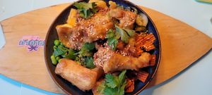 Bowl with deep fried oyster mushrooms at Honolulu Wise Food in Gdynia