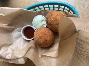 mac n cheese balls at SYTO in Gdynia