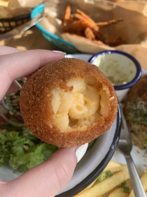 mac n cheese ball at SYTO in Gdynia