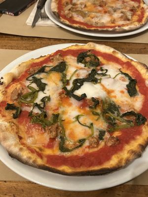 Pizza mozzarella, salsiccia e friarielli (tutto veg)  at Pasquale in Pontedera