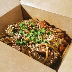 Yakisoba vegano at Quentinha Verde Ilha in Rio De Janeiro