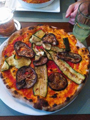 Pizza Vegetariana ohne Mozzarella at Weisses Kreuz in Luzern