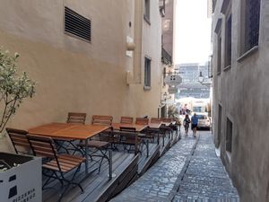 Outdoor seating in alley at Weisses Kreuz in Luzern