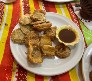 Vendura Pakora - Onion, peppers & potato in a crispy garbanzo flour delight!  at Mónica Restaurant Hindú in Oaxaca
