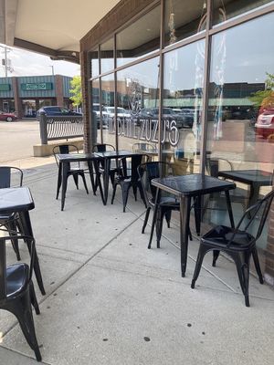 Exterior seating at Madame Zuzu's in Highland Park