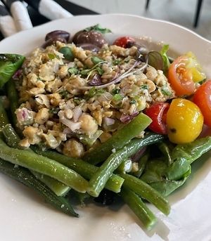 Salad Nicoise at Madame Zuzu's in Highland Park