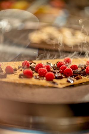 fresh raspberrys & dark chocolate 🍫🌱 at Creperie Rindermarkthalle in Hamburg