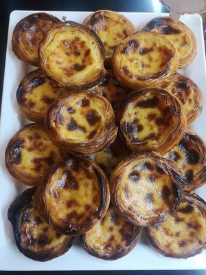 Vegan custard tarts at Mourapão  in Vilamoura
