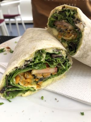 Wrap de legumes, guacamole e humus   at Mourapão  in Vilamoura