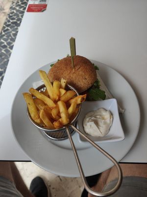Vegan Burger at Mourapão  in Vilamoura