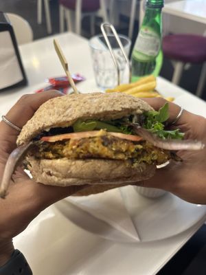 Vegan burger  at Mourapão  in Vilamoura