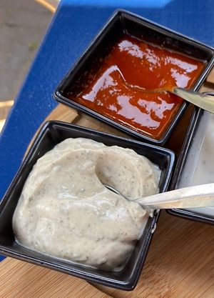 vegan sauces with doner kebab at De Serre van Cleopatra in Wageningen