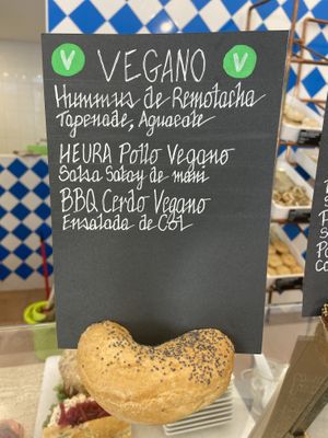 vegan options 💚 at Brotzeit in Barcelona