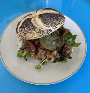 vegan pulled pork at Brotzeit in Barcelona