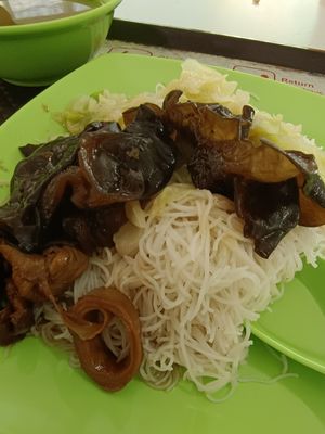 $3.20 for this 😏😓 so different from the picture which stated $3/- at FZ Vegetarian 风竹 in East Singapore