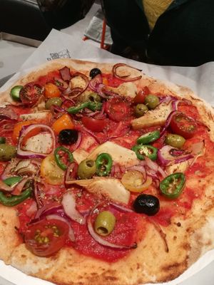 Pizza with a selection of vegan ingredients 3 at Loola Charlemagne  in Louvain-la-neuve