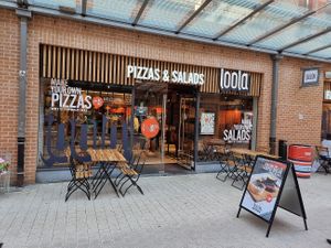 front + outdoor seating at Loola Charlemagne  in Louvain-la-neuve