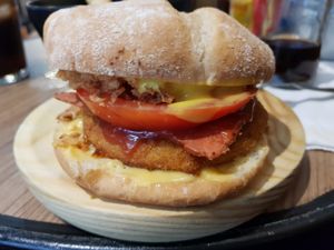 No chicken burger at Cerveceria La Raposa in Oviedo