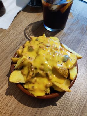 Bacon cheesy fries at Cerveceria La Raposa in Oviedo