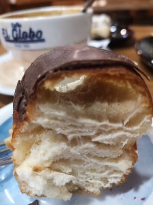 Repostería 100% vegetal: donuts, palmeras... at Cerveceria La Raposa in Oviedo