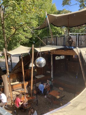 atmosphere  at Gans Woanders in Munich