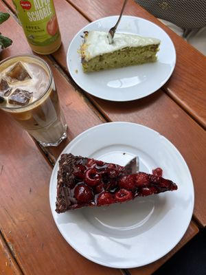 matcha cake and chocolate cake   at Gans Woanders in Munich