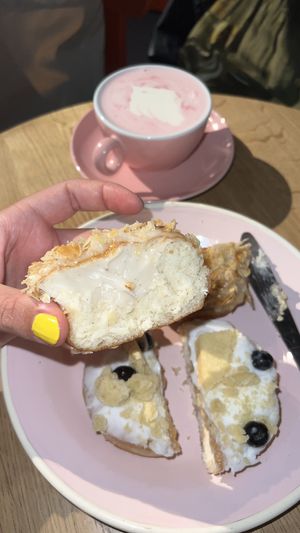 Unbedingt den Bienenstich probieren!   at Brammibal's Donuts - Alexanderplatz in Berlin