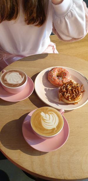 Hot choclate, white flat and donuuuuuts at Brammibal's Donuts - Alexanderplatz in Berlin