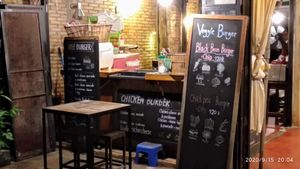 Menu at Good Burger in Pai