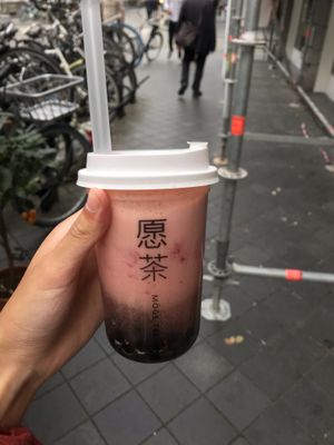 strawberry milk tea at Möge Tee in Maastricht