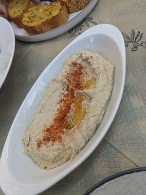Vegan houmous at Mom's Kitchen in Kos