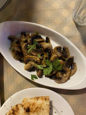 Mashrooms with gatlic  at Mom's Kitchen in Kos