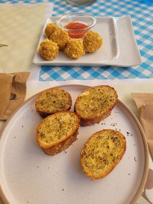 Garlicbread at Mom's Kitchen in Kos