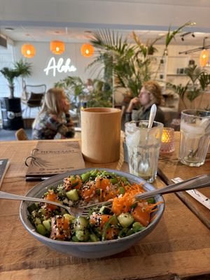 Vegan zalm bowl   at Bowls 'n Rolls in Leeuwarden