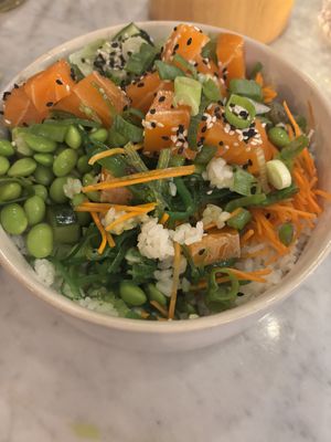 Vegan zalm blijft heerlijk 😉  at Bowls 'n Rolls in Leeuwarden