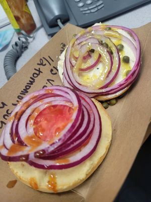Half Vegan Caper and Half Vegan TomOnion. Hummus base and local Tofu Spread base 🤤🤤🤤 at Los Bagels in Arcata