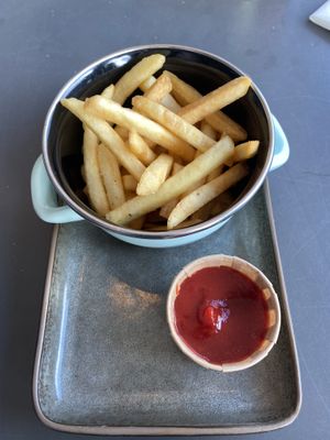 Fries with ketchup at Boulevard 17 in Vlissingen