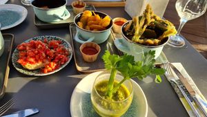 Bruschetta, green gazpacho, tempura greens and some fried potatoes with a spicy sauce at Boulevard 17 in Vlissingen