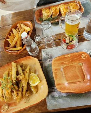 Frittierte zuccini + pommes + Teigtaschen at Gramboussa in Crete