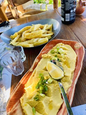 Fava Bohnen Dip & Pommes   at Gramboussa in Crete
