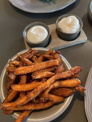 Sweet potato fries with vegan mayo. Very tasty 🤤 at Halifax Burgers in Koege