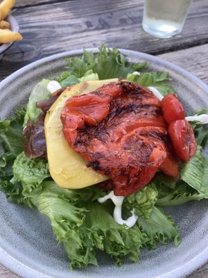 Berlin Burger als Salat Bowl mit Rote Bete Patty  at Halifax Burgers in Koege