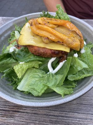 Berlin Burger als Salat Bowl mit Süßkartoffel Patty  at Halifax Burgers in Koege