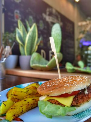 Burger at Nom Nom in Constanta