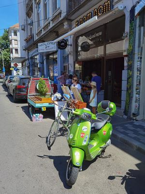 Street art at Nom Nom in Constanta