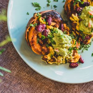 Sweet potatoes with guacamole at Nom Nom in Constanta