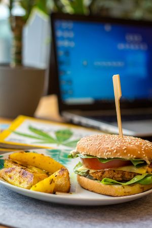 Burger at Nom Nom in Constanta